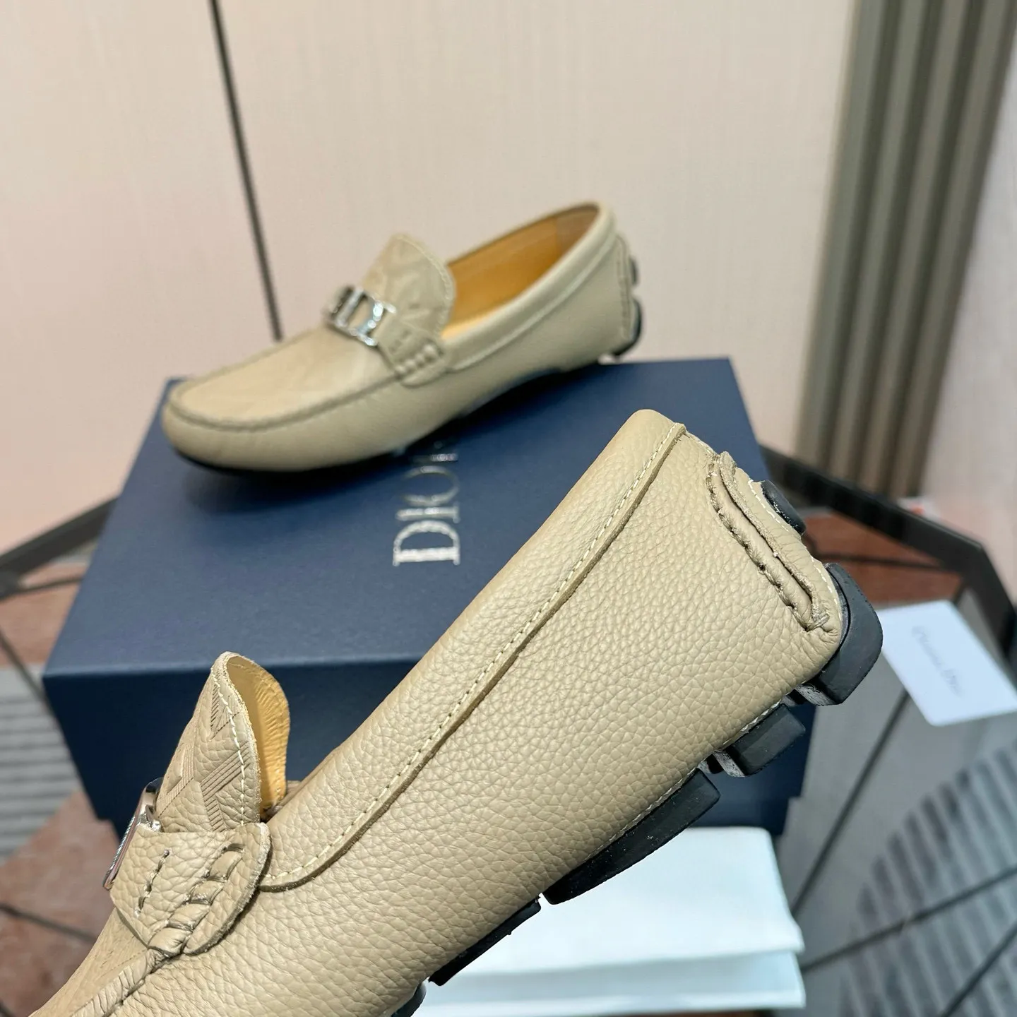 Men's shoes: 580💰 (Niu Li) (Dior Doudou shoes) Exclusive new model Official website new model The upper is made of high-quality imported calf, the color is delicate, and the flowing luxurious texture is tailor-made for exquisite men, creating a noble aura. Delicate and smooth lines. Cowhide lining. Size: 38-44, 45 customized. Outdoor driving shoes for experienced drivers🚗